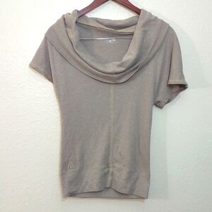 PRE OWNED CONVERSE TOP SHORT SLEEVE XS HAS STAIN ON BACK OF LEFT SLEEVE